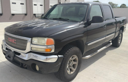 2004 GMC SIERRA 1500 - 4X4!