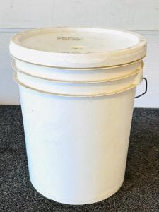 5-Gallon Bucket of Hard White Wheat, 2009 Harvest, Approx. 37-40 lbs, Sealed Snap Lid Container (Location L)