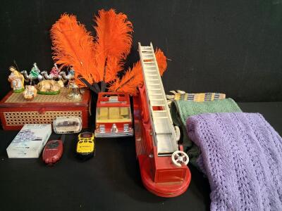 Vintage Metal Muscle Fire Truck Toy, Extendable Metal Ladder, Taiwan, 1970s-1980s, 17" Long
