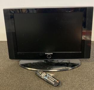 Samsung LN22A330J1D 22" LCD TV, 1366x768 Resolution, HDMI Input, Built-in Speakers ( Powers On )