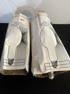 Philips 400W Metal Halide Lamp, ED37 Bulb, E39 Base, 3900K, 39,000 Lumens (G)