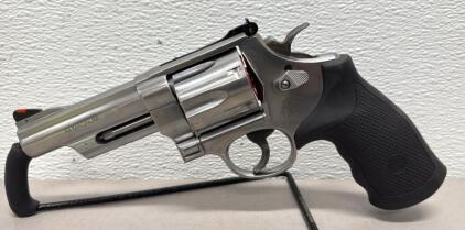 Smith & Wesson Model 629-6 .44 Magnum Revolver, 4" Barrel, Stainless, Rubber Grip, SN: DYU2149