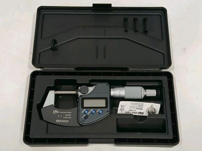 Mitutoyo 293-340-30 Digital Micrometer, 0-1", 0.00005"/0.001mm, IP65, LCD, Case