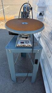 Delta 40-601 Scroll Saw, 20" Table, Variable Speed, 115V, Stand, USA, S/N 93A00512