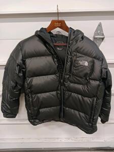 The North Face Men&rsquo;s Hooded Black Puffer Jacket Large, Bangladesh, 3 Zipped Pockets