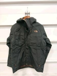 The North Face DryVent Men's Medium Waterproof Jacket with Hood and 4 Zip Pockets