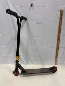 Mongoose Stance Pro Freestyle Scooter &ndash; Black/Orange, 100mm Alloy Wheels, Steel Y-Bar (Sp-18)