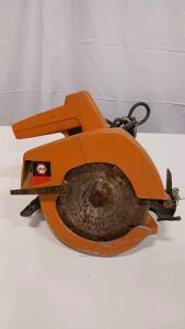 Black & Decker 7301 7-1/4" Corded Circular Saw, 120V, 1 1/2 HP, Vintage Orange USA (R-11)