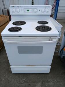 GE Spectra 30" Freestanding Electric Range, 4 Coil Burners, White, Timer/Clock, 2 Oven Racks