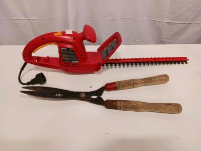 Homelite UT44110 17" Electric Hedge Trimmer, 2.7 Amp Motor, 3/8" Cut Capacity (Sp-9)
