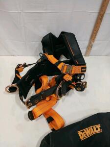 DeWalt D1000 Full-Body Safety Harness, 5-Point Adjustment, Padded Shoulders & Waist, Pass-Through Chest & Tongue-Buckle Leg Attachments (sp-16)
