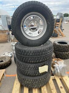 LT265/70R17 Wintercat Radial Tires on Silver 17" 8-Lug Steel Rims for 2014 Ford F-250 (Set of 5)