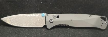 Benchmade 940 Series Folding Knife, Damasteel Blade, AXIS Lock, Gray Handle, Blue Thumb Stud( Unverified)