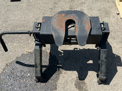 Heavy Duty 5th Wheel Trailer Hitch, 16,000 lbs, Manual, Rail Mount, Dual Pivot, Adjustable
