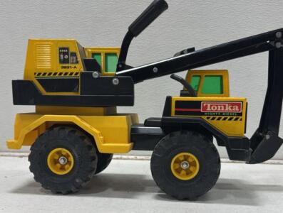 Vintage Tonka Mighty Diesel 3931-A Excavator Backhoe Toy Truck, 17" Long, Rotating Cab