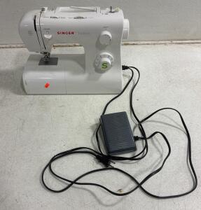 Singer Tradition 2277 sewing machine. ( tested, powered on)