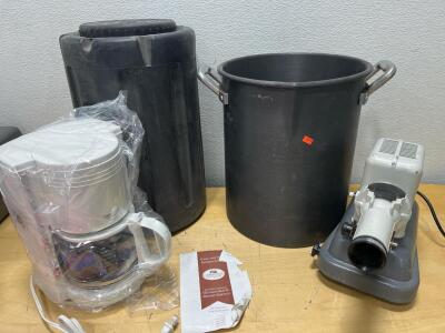 15lb turkey frying pot, compost bucket, conaisseur coffee pot (new), vintage Appollo slide projector. Items were all tested and appear functional.