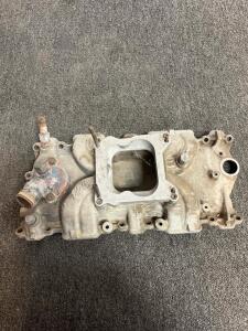 Edelbrock Performer Intake Manifold For Small-Block Chevy V8, Square-Bore Carb Mount