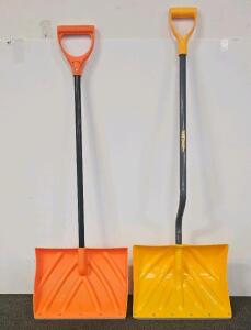 True Temper 18-Inch Poly Snow Shovels, D-Grip Handle, Metal Wear Strip, Ergonomic & Straight