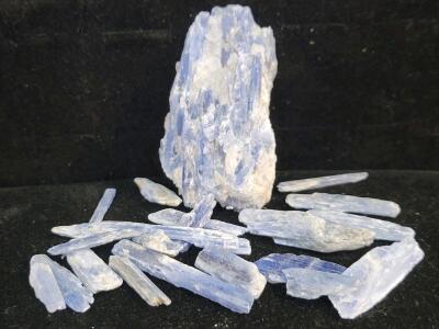 427ct Natural Blue Kyanite Gemstone & Blades