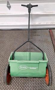 (1) Scotts AccuGreen Drop Spreader