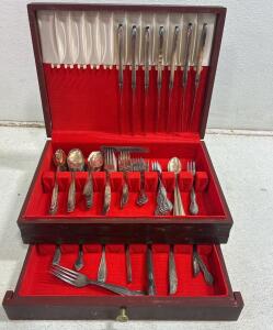 1881 Rogers Oneida Silverplate Flatware Set, 87 Pieces with Chest, Anti-Tarnish Case.
