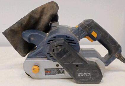 Chicago Electric 4" x 24" Belt Sander 120V 10A Model 69820, Variable Speed, Dust Bag, Serial 371591434