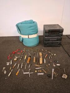 Vintage Collectibles Lot &ndash; AIWA NSX-3000 Stereo, powered on, Knives, Keys, Razors, Trinkets