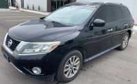 2016 Nissan Pathfinder - 4x4 - New Battery!