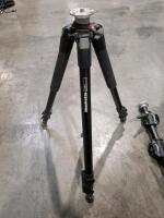 Manfrotto 055XWNB Aluminum Tripod with Bag & Support Arm, 70.3 in Max Height, 15.4 lb Capacity - 2