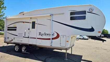 2005 FOREST RIVER ROCKWOOD FIFTH WHEEL