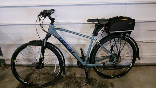 Giant Toughroad SLR 2 Hybrid Bike, 700c Wheels, Disc Brakes, Suspension Fork, Topeak Rack Bag