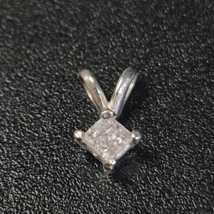 $1000 14K Diamond (0.15Ct,I3,Light Pink) Pendant