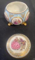 Rococo Porcelain Trinket Box, Courting Couple Scenes, Gold Gilded Feet, Fitted Lid (r-12) - 2