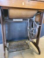 Singer Model 66 Treadle Sewing Machine, 1920, Ornate Decals, Wooden Cabinet, Serial G8140577 - 4