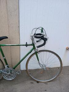 Vintage Steel Road Bike Green 10-Speed 27" Wheels Drop Handlebars Caliper Brakes