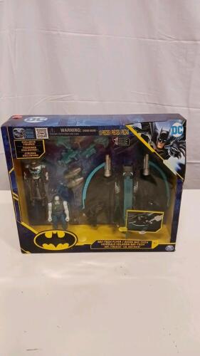DC Spin Master Batman Bat-Tech Flyer Vehicle Set - Mr. Freeze vs Batman, 13 Pieces, Exclusive Figures