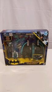 DC Spin Master Batman Bat-Tech Flyer Vehicle Set - Mr. Freeze vs Batman, 13 Pieces, Exclusive Figures