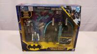 DC Spin Master Batman Bat-Tech Flyer Vehicle Set - Mr. Freeze vs Batman, 13 Pieces, Exclusive Figures - 2