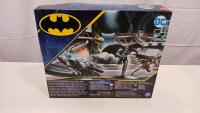 DC Spin Master Batman Bat-Tech Flyer Vehicle Set - Mr. Freeze vs Batman, 13 Pieces, Exclusive Figures - 3