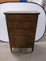 Arts & Crafts Mission Oak 4-Drawer Chest of Drawers, Quarter Sawn, c.1910-1930, Wooden Knobs