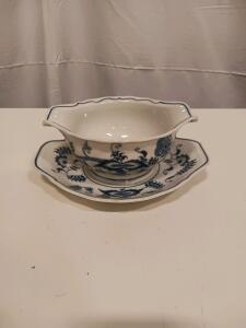 Blue Danube Gravy Boat with Attached Underplate, Blue Onion Pattern, Porcelain, Made in Japan
