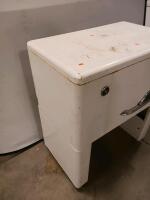 Ironrite Model 85 Electric Mangle Ironer with 33.5" Roller - 3
