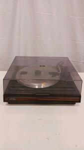 Yamaha YP-211 Manual Turntable, Belt Drive, Aluminum Platter, S-Shaped Tonearm, Dust Cover tested