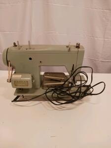 Sears Kenmore Model 3185 Electric Sewing Machine, 110/120V, Foot Pedal Included