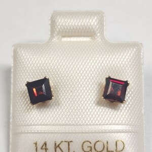 $200 14K Garnet(0.8ct) Earrings