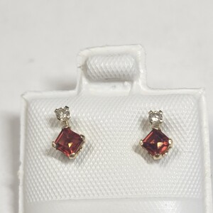 $400 10K Garnet(0.44ct) Diamond(0.06ct) Earrings