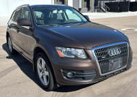 2011 AUDI Q5 - AWD!