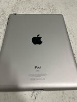 Apple iPad 2 (A1395) 16GB Wi-Fi, 9.7" Display, White/Silver, Model A1395- Item works and is unlocked but there is no charging cable - 2