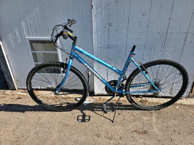 Magna MTN Tamer Mountain Bike, 26" Wheels, 18-Speed, Blue, Model 8204-19, 2011